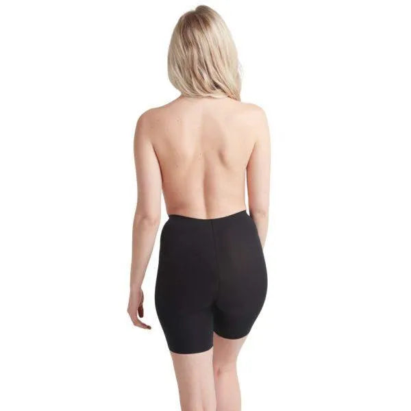 Sleek smoothing short
