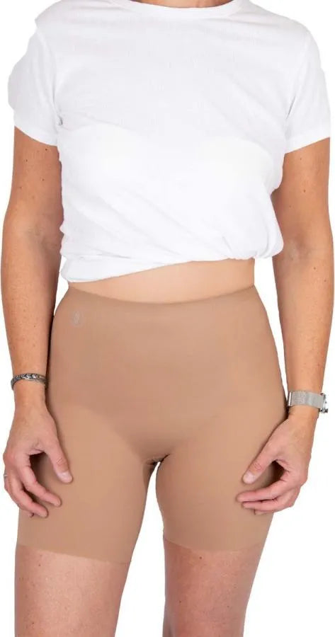 Sleek smoothing short