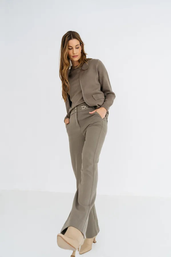 Noah B - Broek