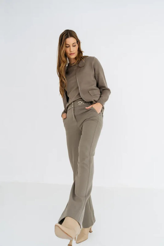 Noah B - Broek
